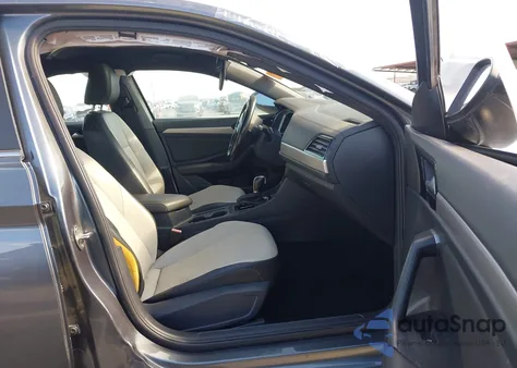 2019 Volkswagen Jetta 1.4T R-Line/1.4T S/1.4T Se z USA, uszkodzony, nr VIN 3VWC57BU2KM249453